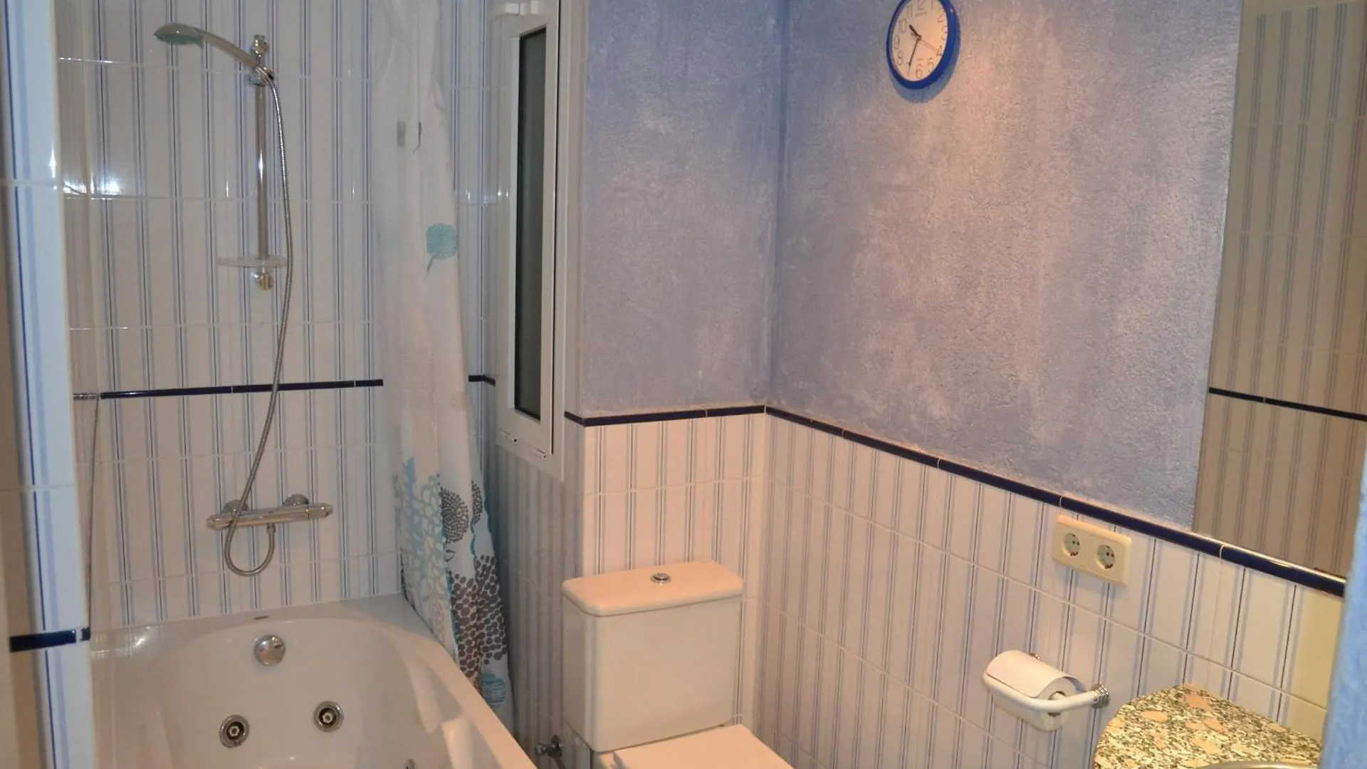 Apartamento Acogedor Con Vista Al Mar, Piscina Y Acceso Directo A La Playa En L'Estartit - Es-323-36 0*,  Spagna